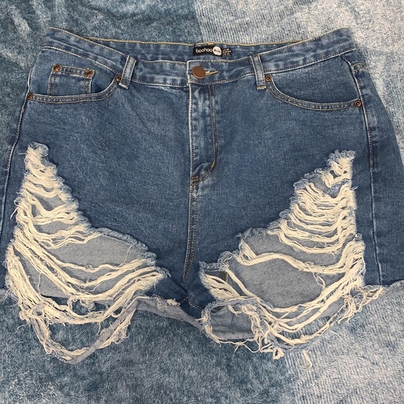 Boohoo distressed high waisted denim shorts - Picture 6 of 6